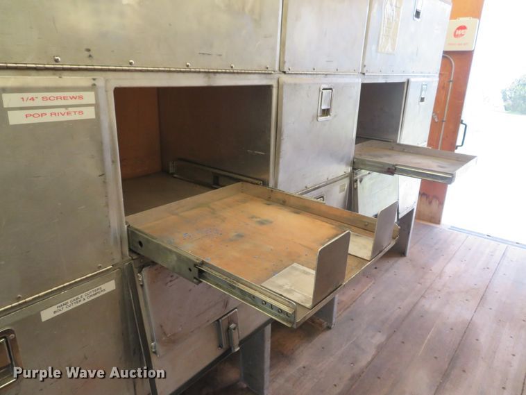 image for item DH1586 2002 Chevrolet Express G3500 box truck