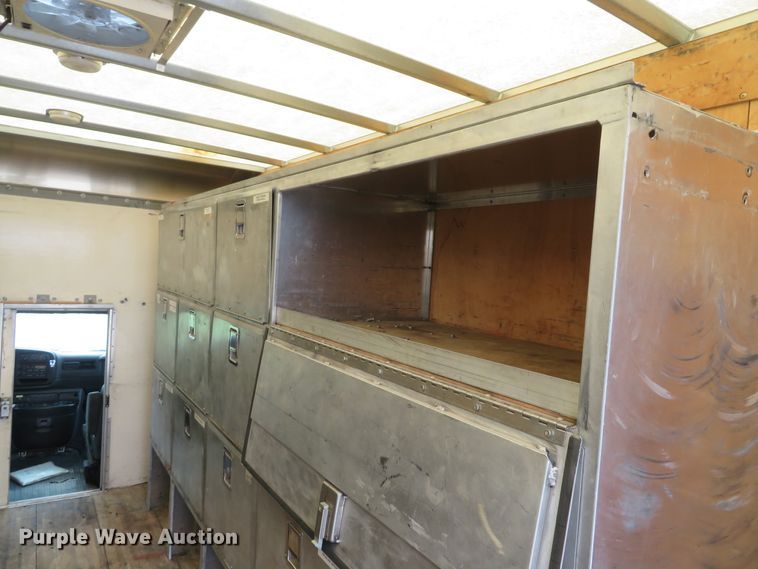 image for item DH1586 2002 Chevrolet Express G3500 box truck