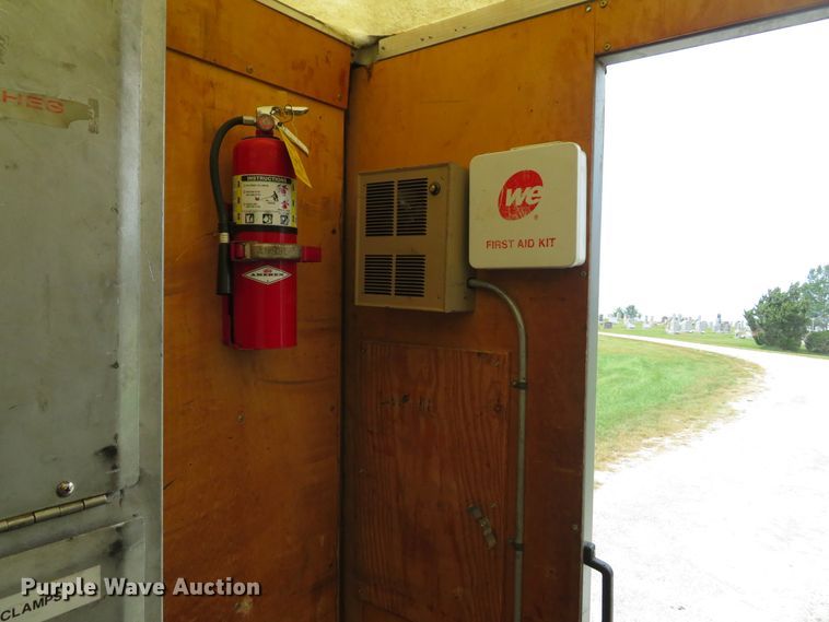 image for item DH1586 2002 Chevrolet Express G3500 box truck