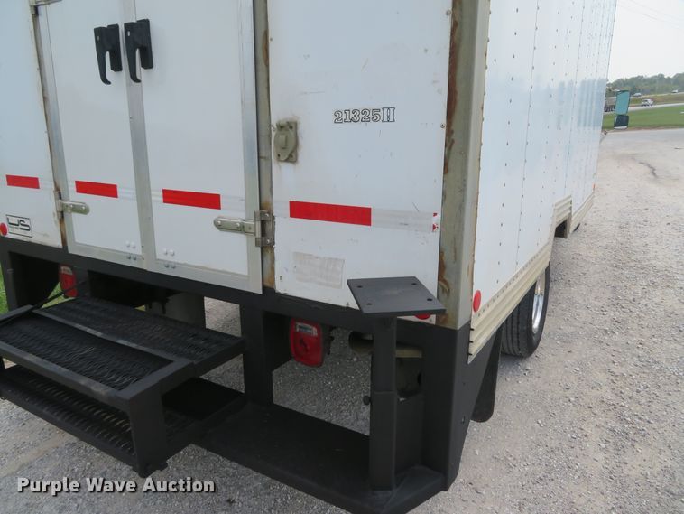 image for item DH1586 2002 Chevrolet Express G3500 box truck