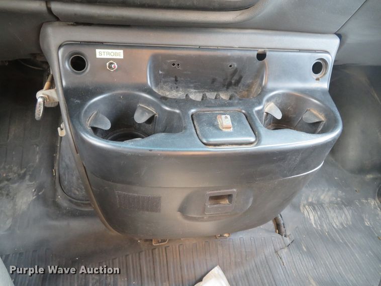 image for item DH1586 2002 Chevrolet Express G3500 box truck