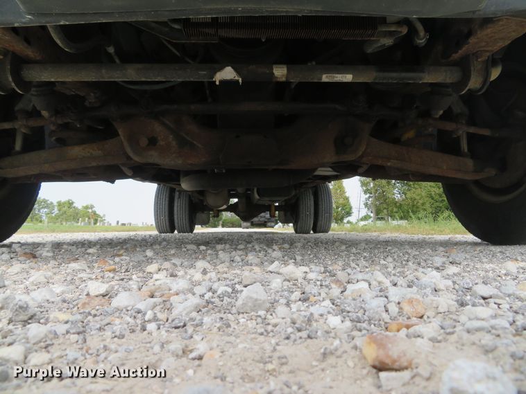 image for item DH1586 2002 Chevrolet Express G3500 box truck