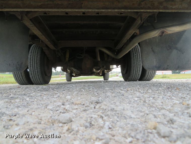 image for item DH1586 2002 Chevrolet Express G3500 box truck