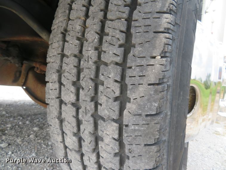 image for item DH1586 2002 Chevrolet Express G3500 box truck