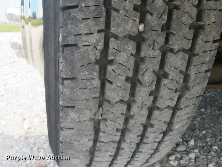 image for item DH1586 2002 Chevrolet Express G3500 box truck