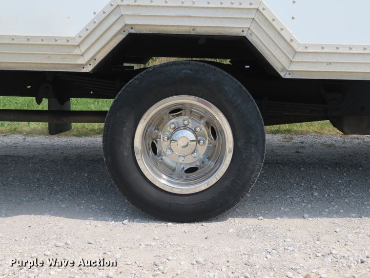 image for item DH1586 2002 Chevrolet Express G3500 box truck