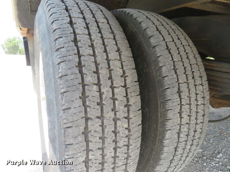 image for item DH1586 2002 Chevrolet Express G3500 box truck