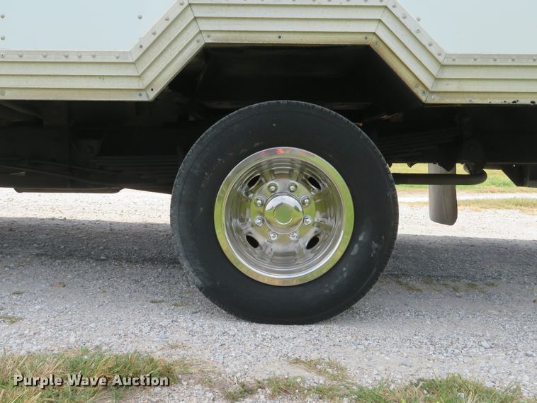 image for item DH1586 2002 Chevrolet Express G3500 box truck