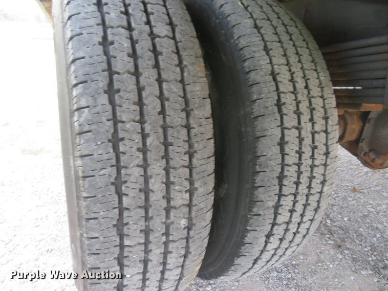 image for item DH1586 2002 Chevrolet Express G3500 box truck