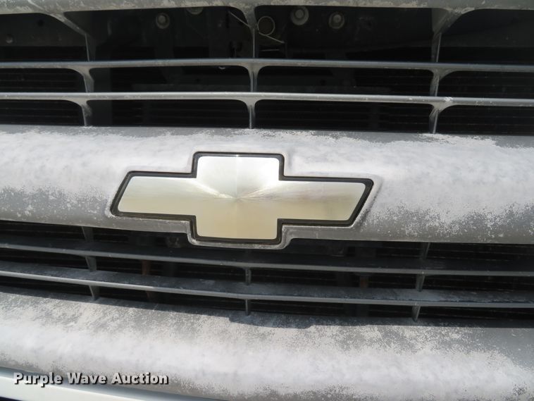 image for item DH1586 2002 Chevrolet Express G3500 box truck