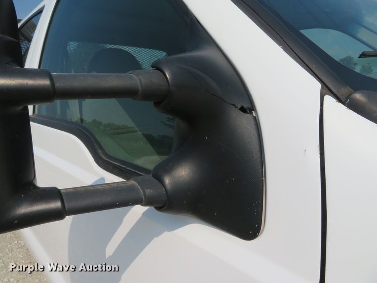 image for item DH1588 1999 Ford F550 Super Duty Crew Cab flatbed truck