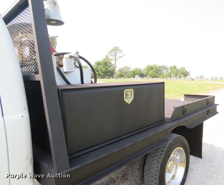 image for item DH1588 1999 Ford F550 Super Duty Crew Cab flatbed truck