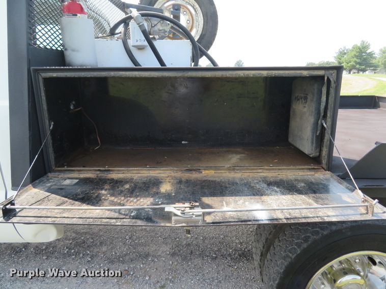 image for item DH1588 1999 Ford F550 Super Duty Crew Cab flatbed truck