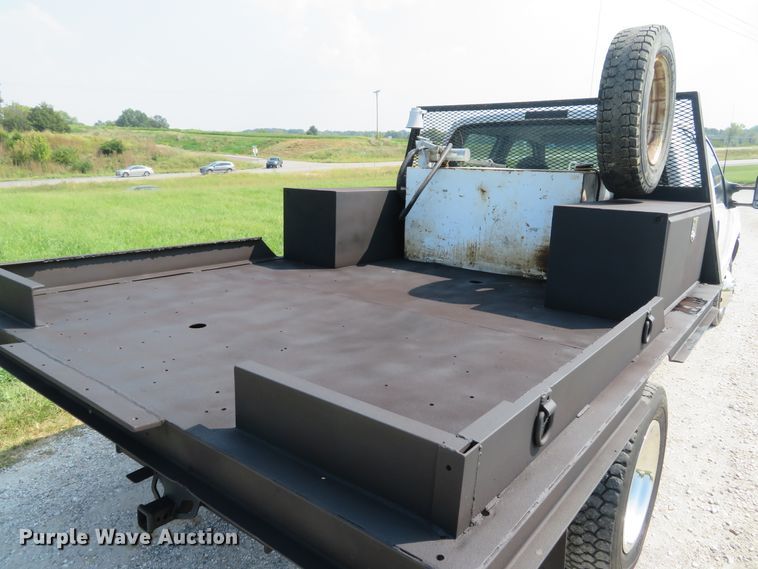 image for item DH1588 1999 Ford F550 Super Duty Crew Cab flatbed truck