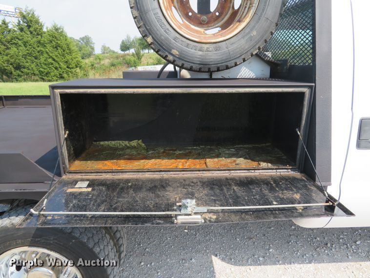 image for item DH1588 1999 Ford F550 Super Duty Crew Cab flatbed truck