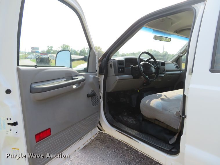 image for item DH1588 1999 Ford F550 Super Duty Crew Cab flatbed truck