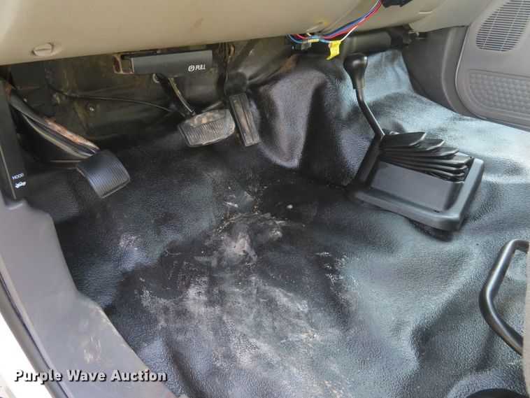 image for item DH1588 1999 Ford F550 Super Duty Crew Cab flatbed truck