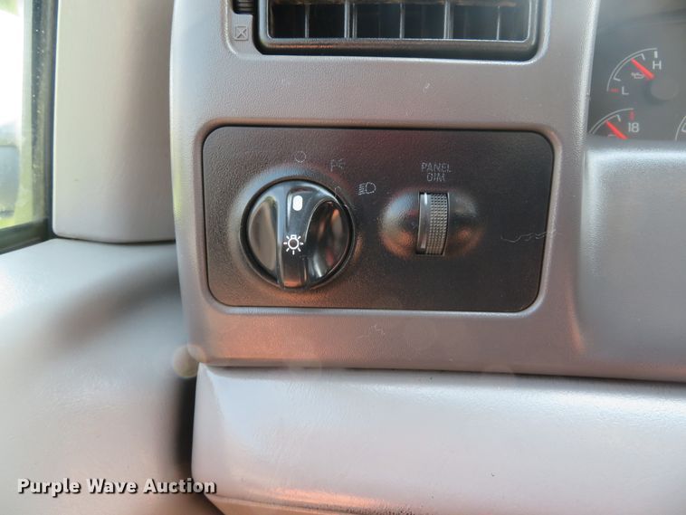 image for item DH1588 1999 Ford F550 Super Duty Crew Cab flatbed truck