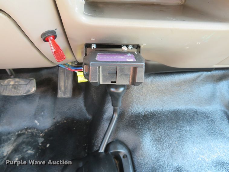 image for item DH1588 1999 Ford F550 Super Duty Crew Cab flatbed truck