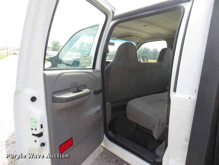 image for item DH1588 1999 Ford F550 Super Duty Crew Cab flatbed truck