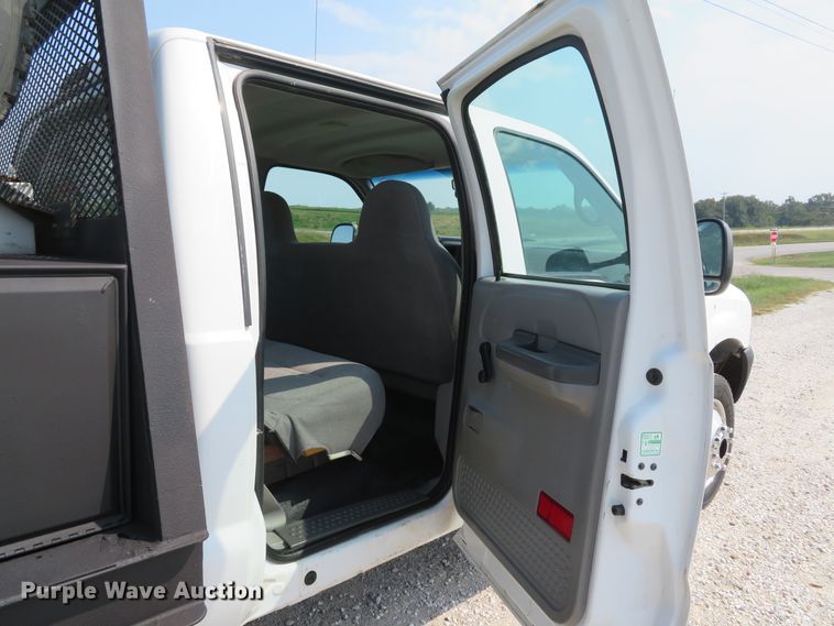 image for item DH1588 1999 Ford F550 Super Duty Crew Cab flatbed truck