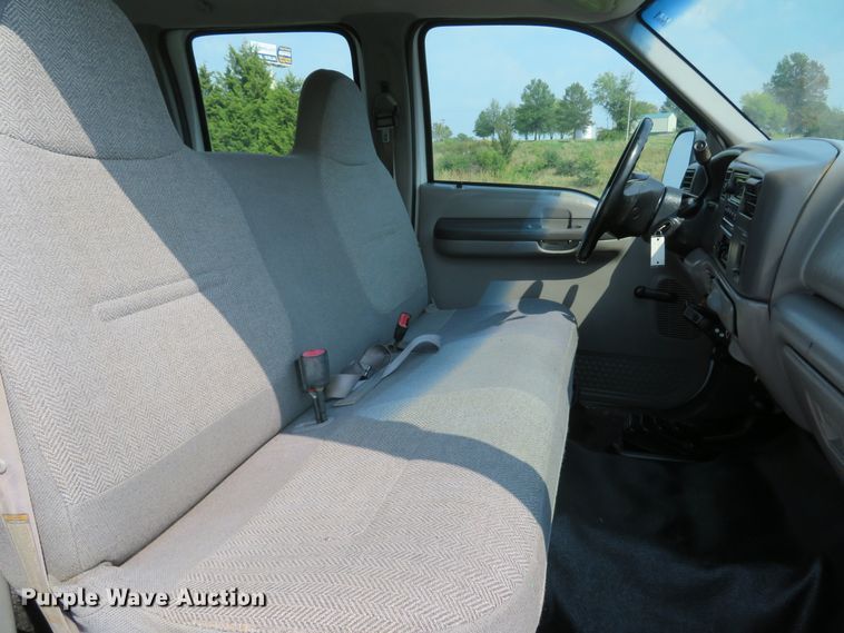 image for item DH1588 1999 Ford F550 Super Duty Crew Cab flatbed truck