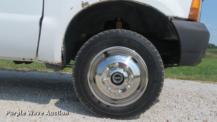 image for item DH1588 1999 Ford F550 Super Duty Crew Cab flatbed truck