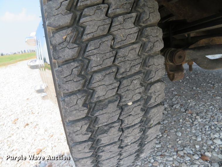 image for item DH1588 1999 Ford F550 Super Duty Crew Cab flatbed truck