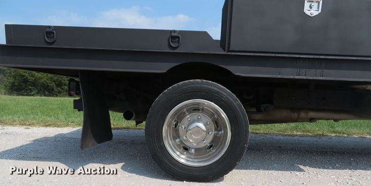 image for item DH1588 1999 Ford F550 Super Duty Crew Cab flatbed truck