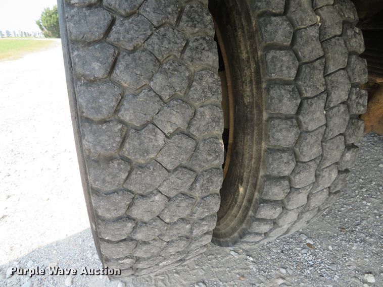 image for item DH1588 1999 Ford F550 Super Duty Crew Cab flatbed truck