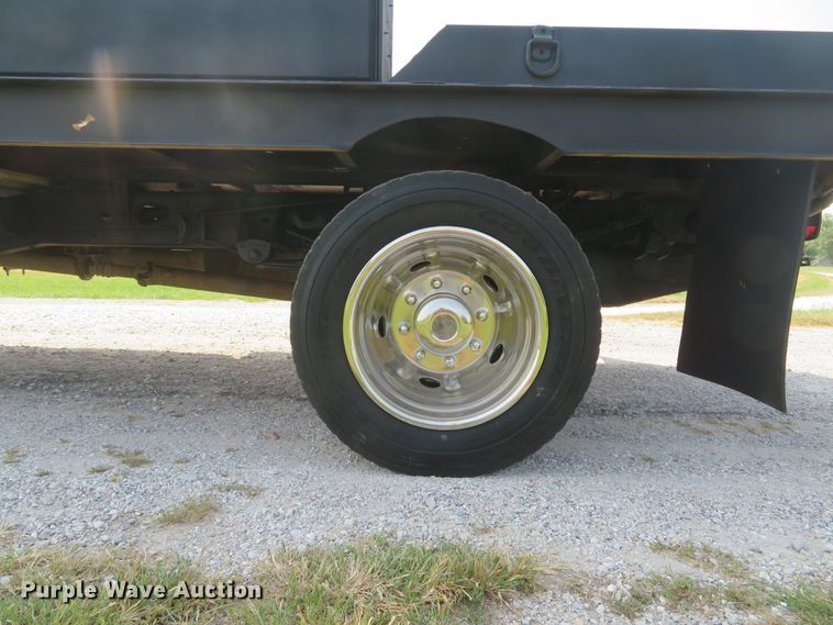 image for item DH1588 1999 Ford F550 Super Duty Crew Cab flatbed truck