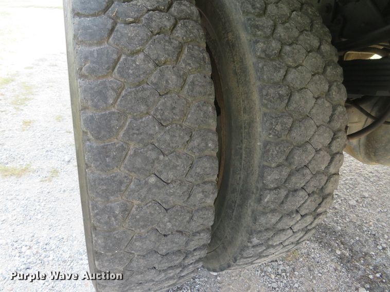 image for item DH1588 1999 Ford F550 Super Duty Crew Cab flatbed truck