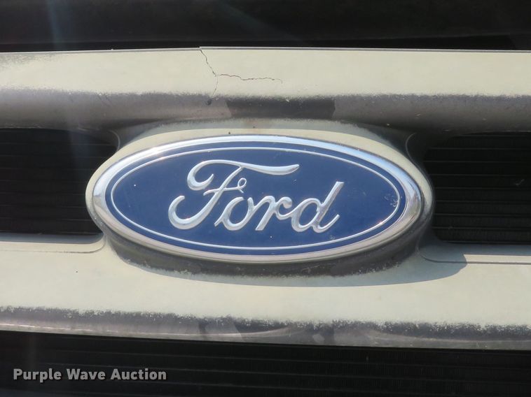 image for item DH1588 1999 Ford F550 Super Duty Crew Cab flatbed truck