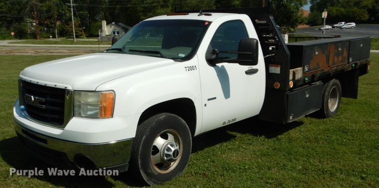 image for item DH2058 2009 GMC Sierra 3500HD flatbed pickup truck