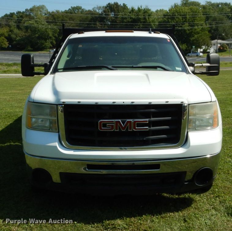 image for item DH2058 2009 GMC Sierra 3500HD flatbed pickup truck