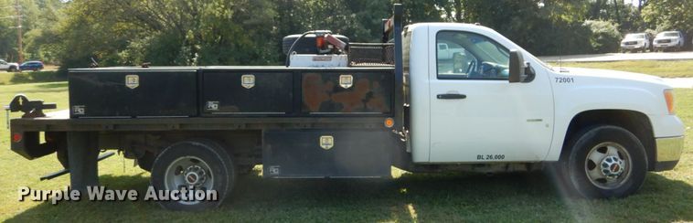 image for item DH2058 2009 GMC Sierra 3500HD flatbed pickup truck