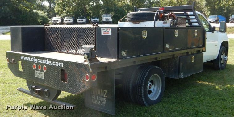 image for item DH2058 2009 GMC Sierra 3500HD flatbed pickup truck