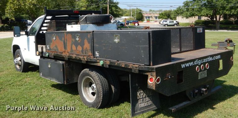 image for item DH2058 2009 GMC Sierra 3500HD flatbed pickup truck