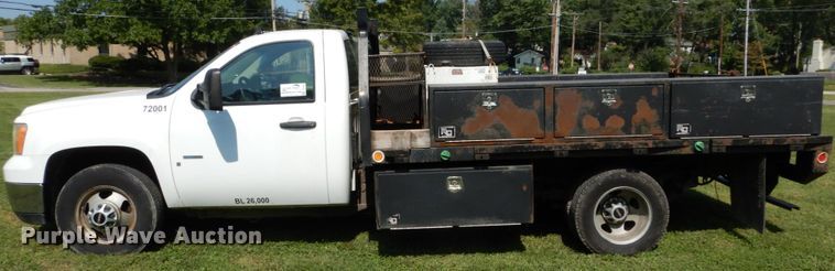 image for item DH2058 2009 GMC Sierra 3500HD flatbed pickup truck