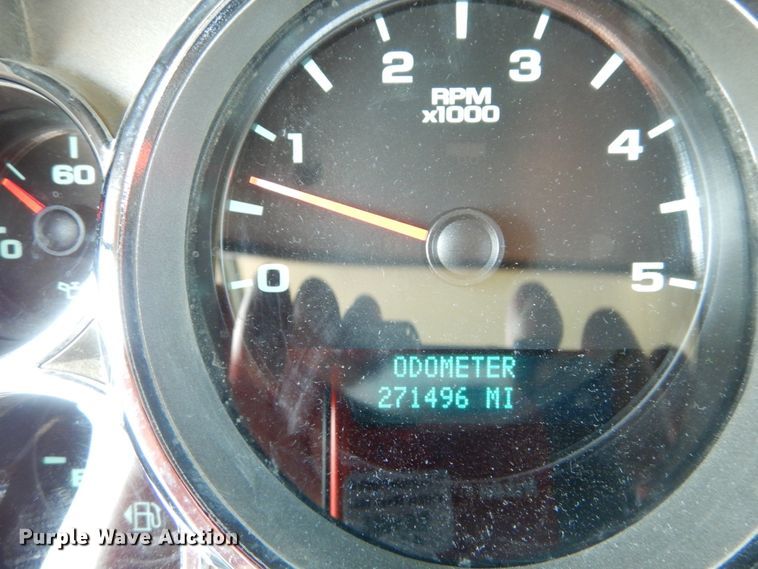 image for item DH2058 2009 GMC Sierra 3500HD flatbed pickup truck