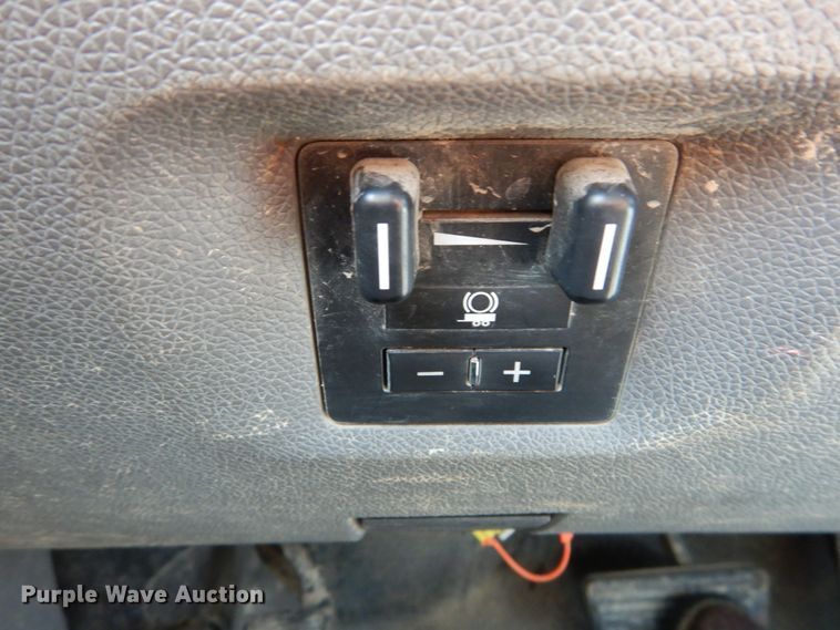 image for item DH2058 2009 GMC Sierra 3500HD flatbed pickup truck