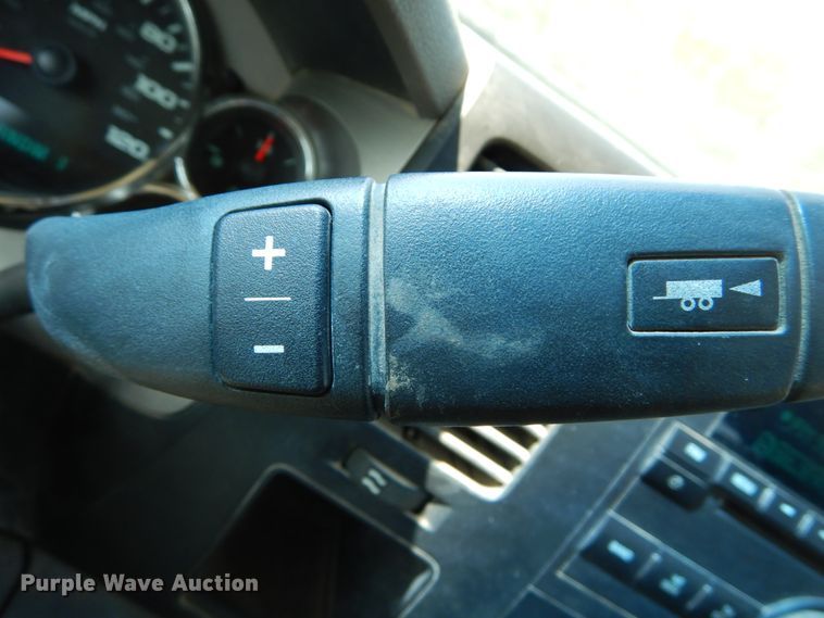 image for item DH2058 2009 GMC Sierra 3500HD flatbed pickup truck