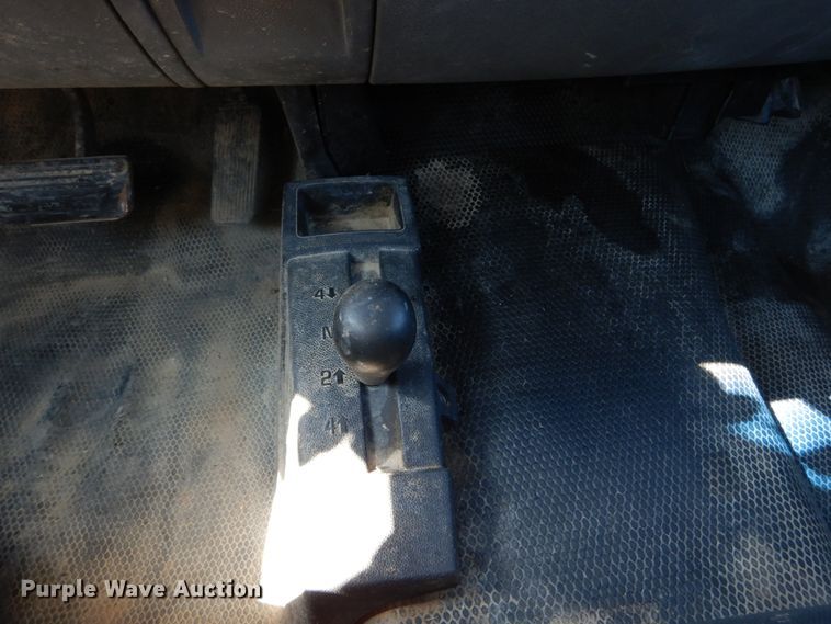 image for item DH2058 2009 GMC Sierra 3500HD flatbed pickup truck