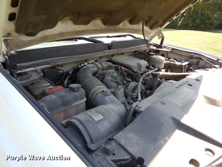 image for item DH2058 2009 GMC Sierra 3500HD flatbed pickup truck