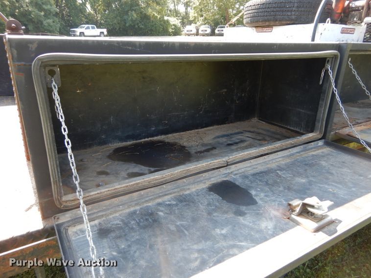 image for item DH2058 2009 GMC Sierra 3500HD flatbed pickup truck