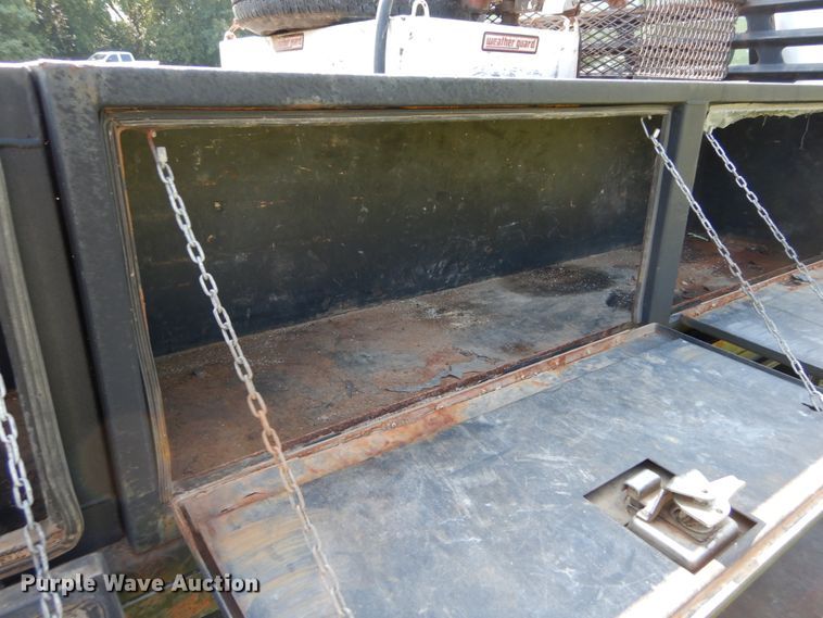 image for item DH2058 2009 GMC Sierra 3500HD flatbed pickup truck