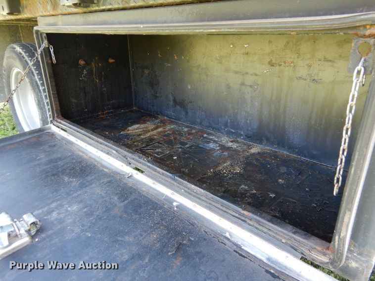 image for item DH2058 2009 GMC Sierra 3500HD flatbed pickup truck