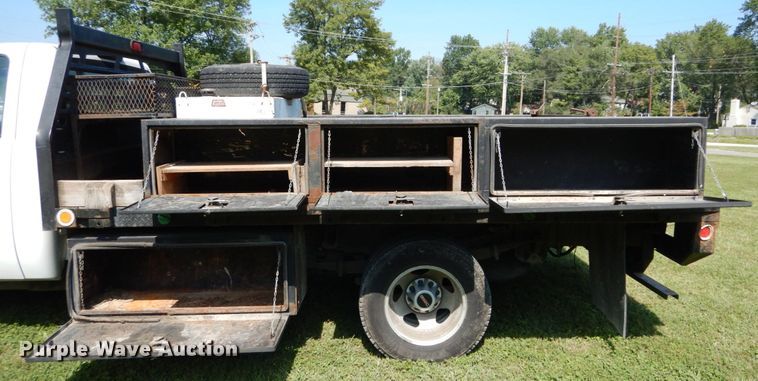 image for item DH2058 2009 GMC Sierra 3500HD flatbed pickup truck