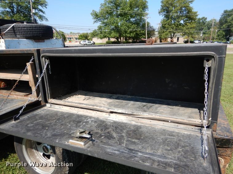 image for item DH2058 2009 GMC Sierra 3500HD flatbed pickup truck