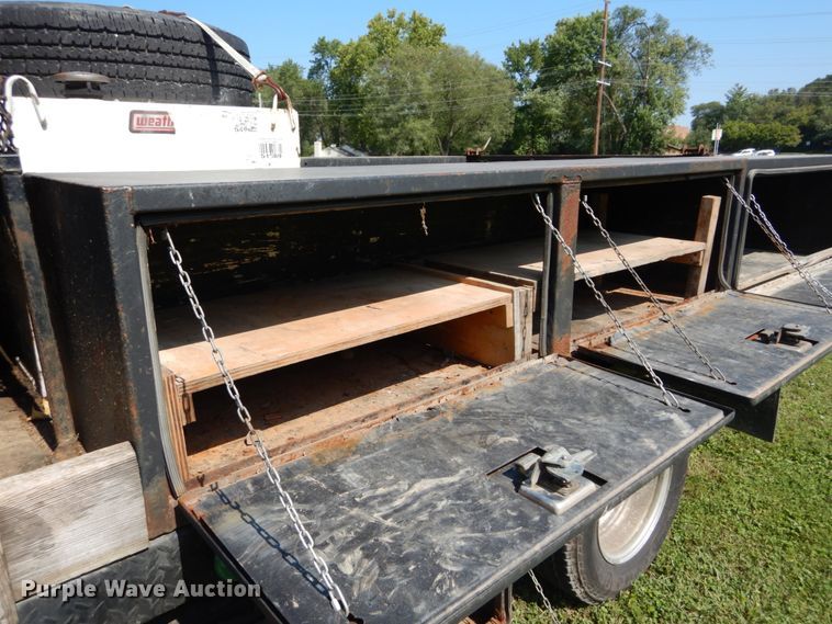 image for item DH2058 2009 GMC Sierra 3500HD flatbed pickup truck